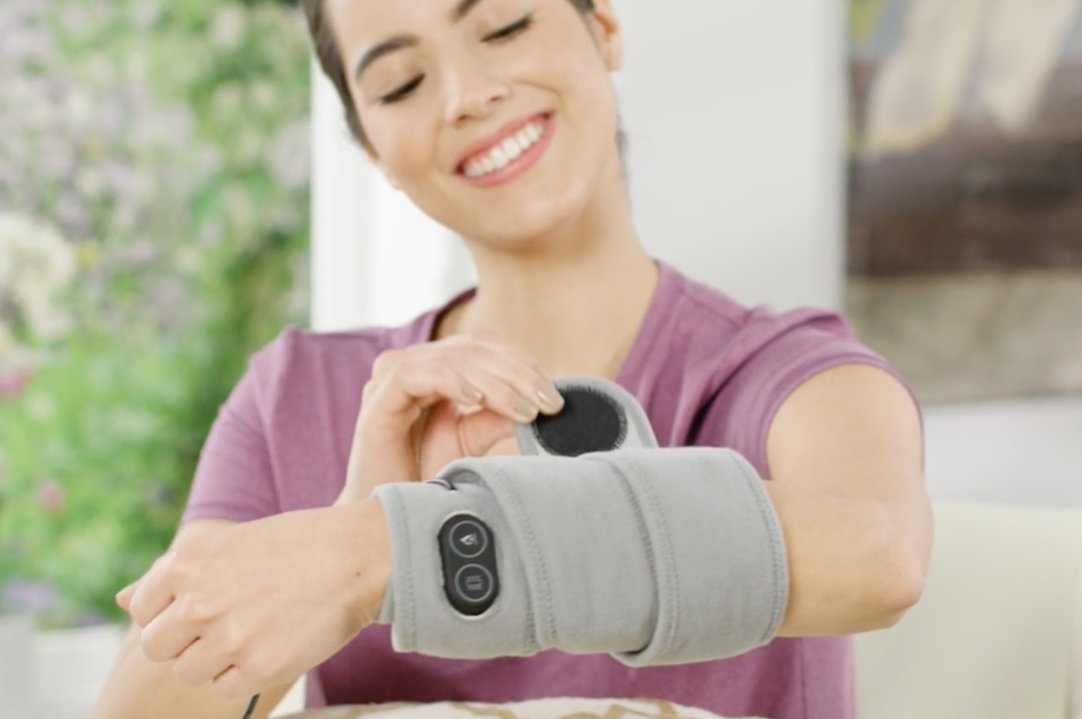 A lady with calming flexi wrap on her hand